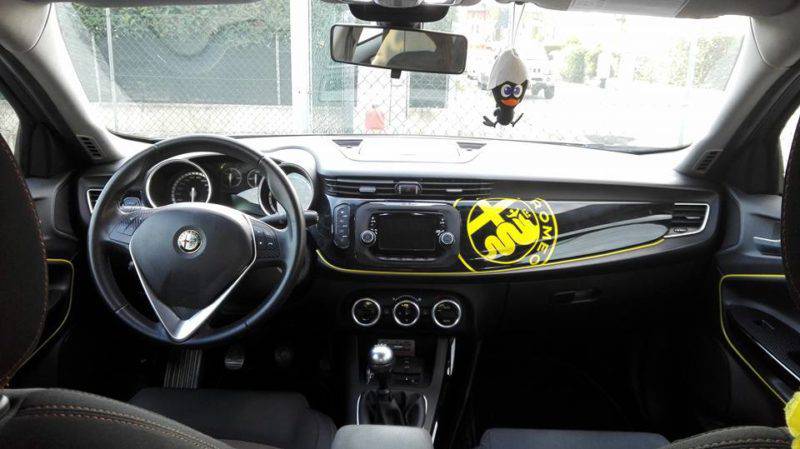 Dashboard of Alfa Romeo Giulietta Stock Photo - Alamy