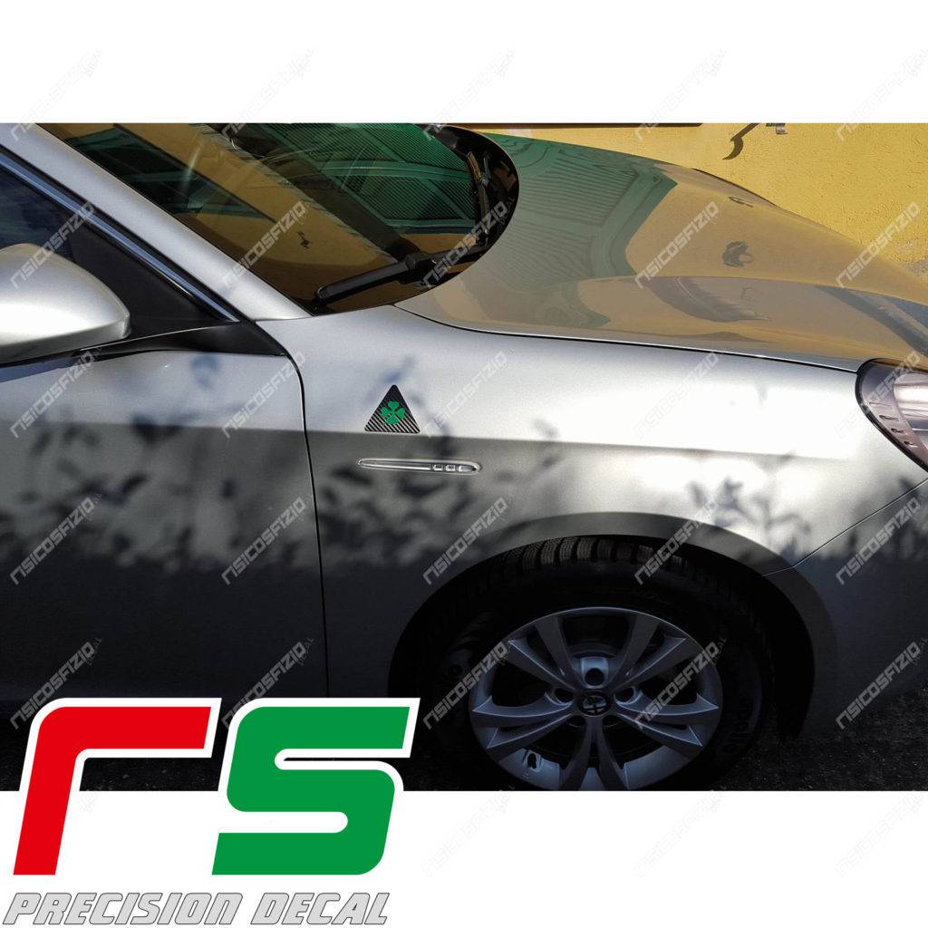Alfa Romeo Carbonoptik-Aufkleber Kleeblatt  mit farbigem Kleeblatt – Bild 3