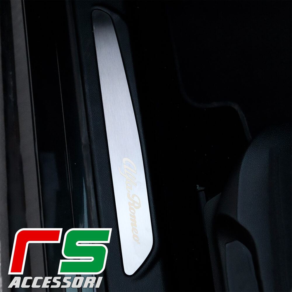 soglia battitacco Alfa Romeo Giulia batticalcagno acciaio inox illuminato - immagine 3