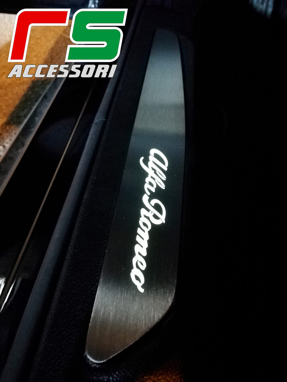 soglia battitacco Alfa Romeo Giulia batticalcagno acciaio inox illuminato - immagine 4