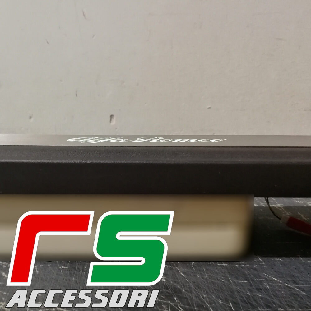 battitacco soglia sottoporta Alfa Romeo Giulietta in acciaio inox illuminato - immagine 3